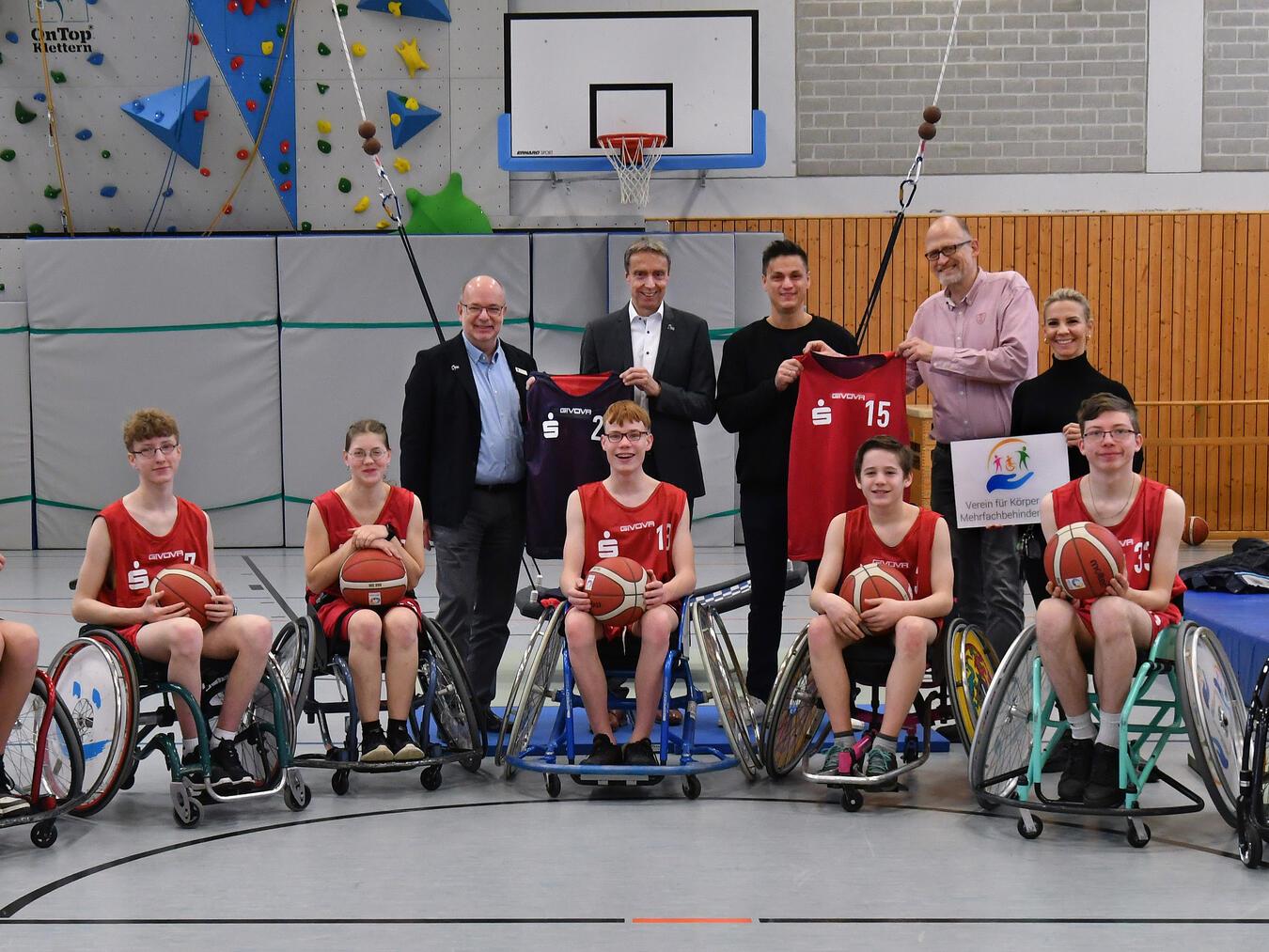 Rollstuhlbasketballer bei „Jugend trainiert für Olympia“ 