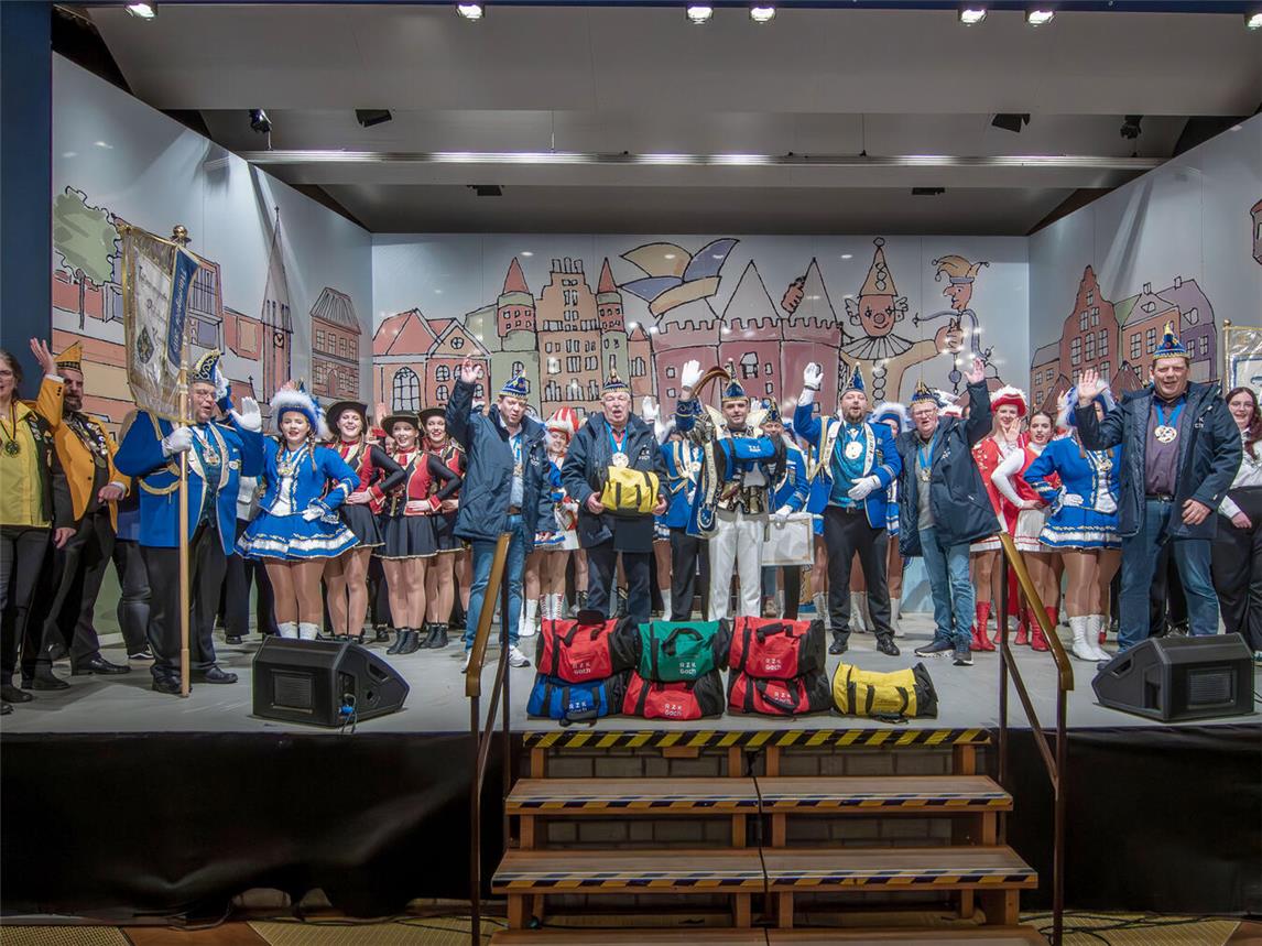 RZK Goch rüstet Tanzgarden mit Notfalltaschen aus