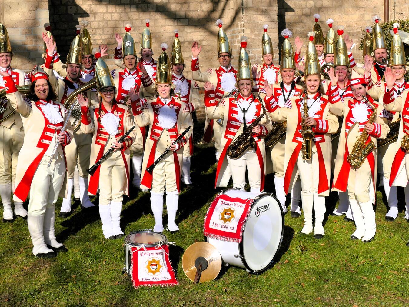 Musikverein Menzelen zieht beim Kölner Rosenmontagszug mit 