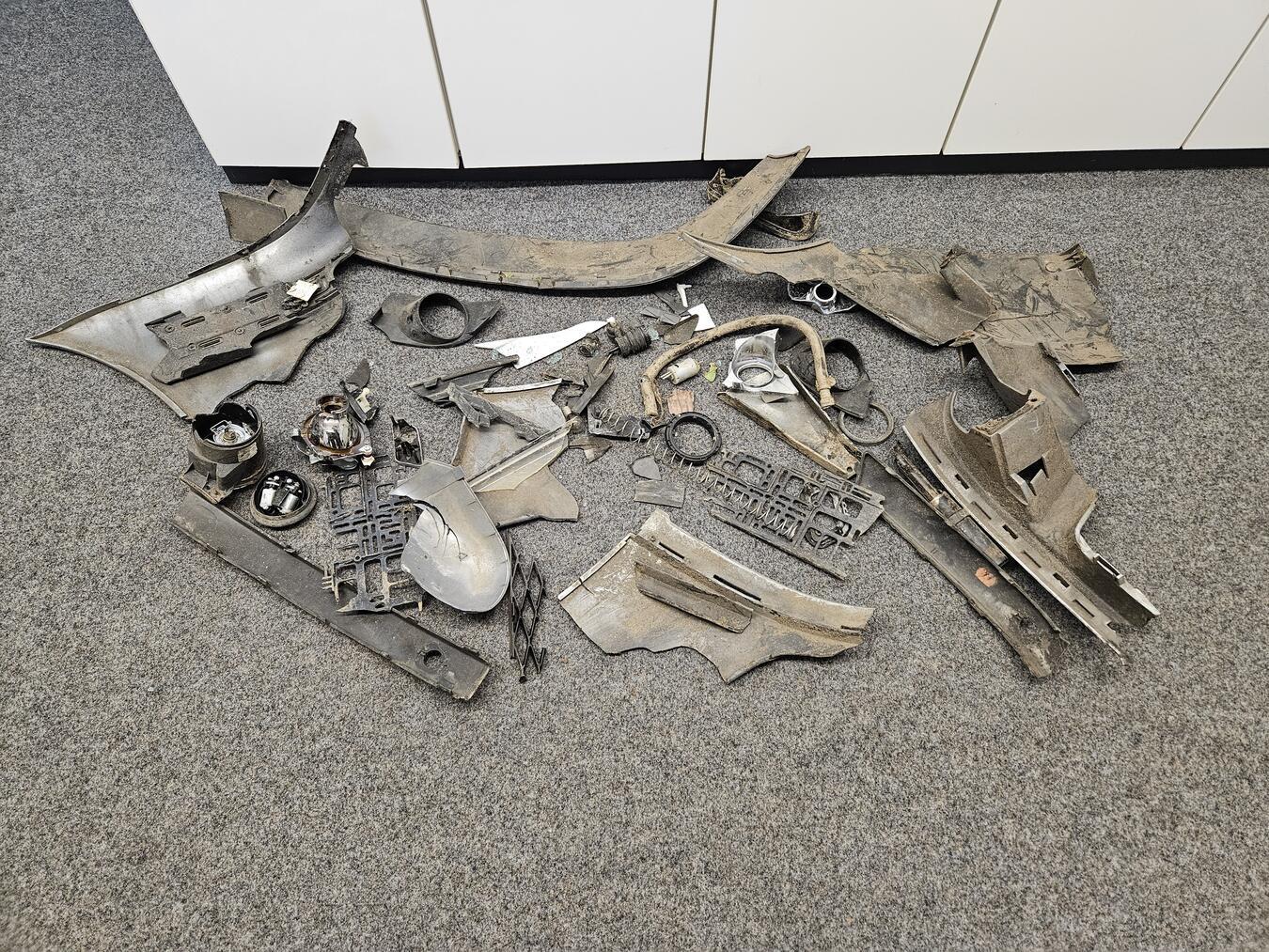 Unbekannter fährt mit Ford querfeldein und flüchtet 