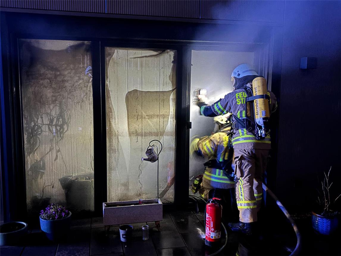 Pfalzdorf: Zimmerbrand in Werkstatthalle