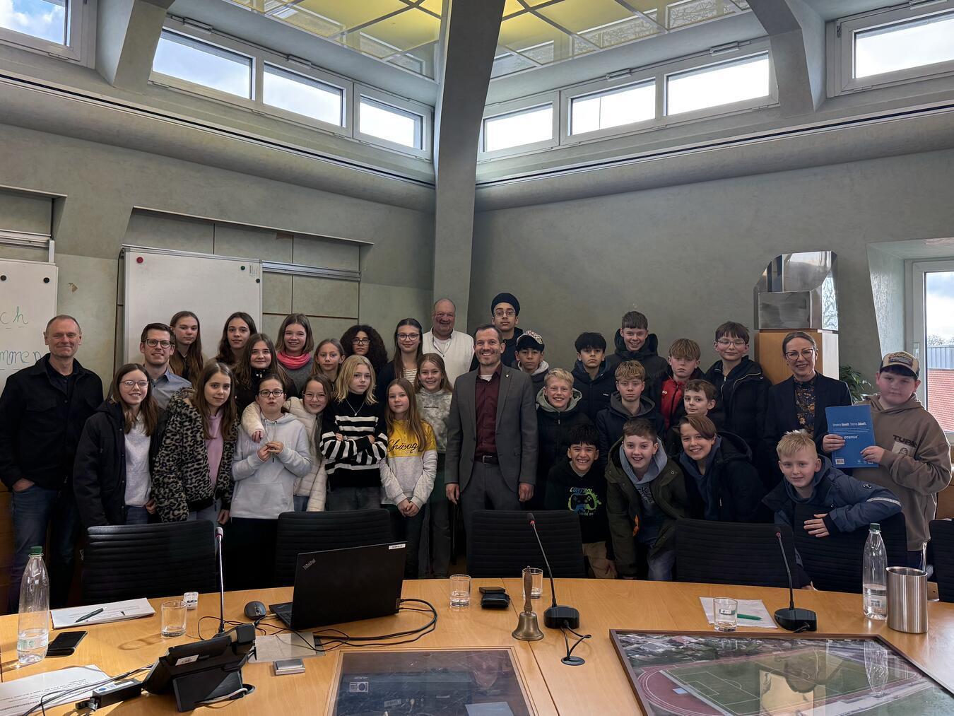 Sechste Klassen des Städtischen Gymnasiums Straelen zu Gast im Rathaus 