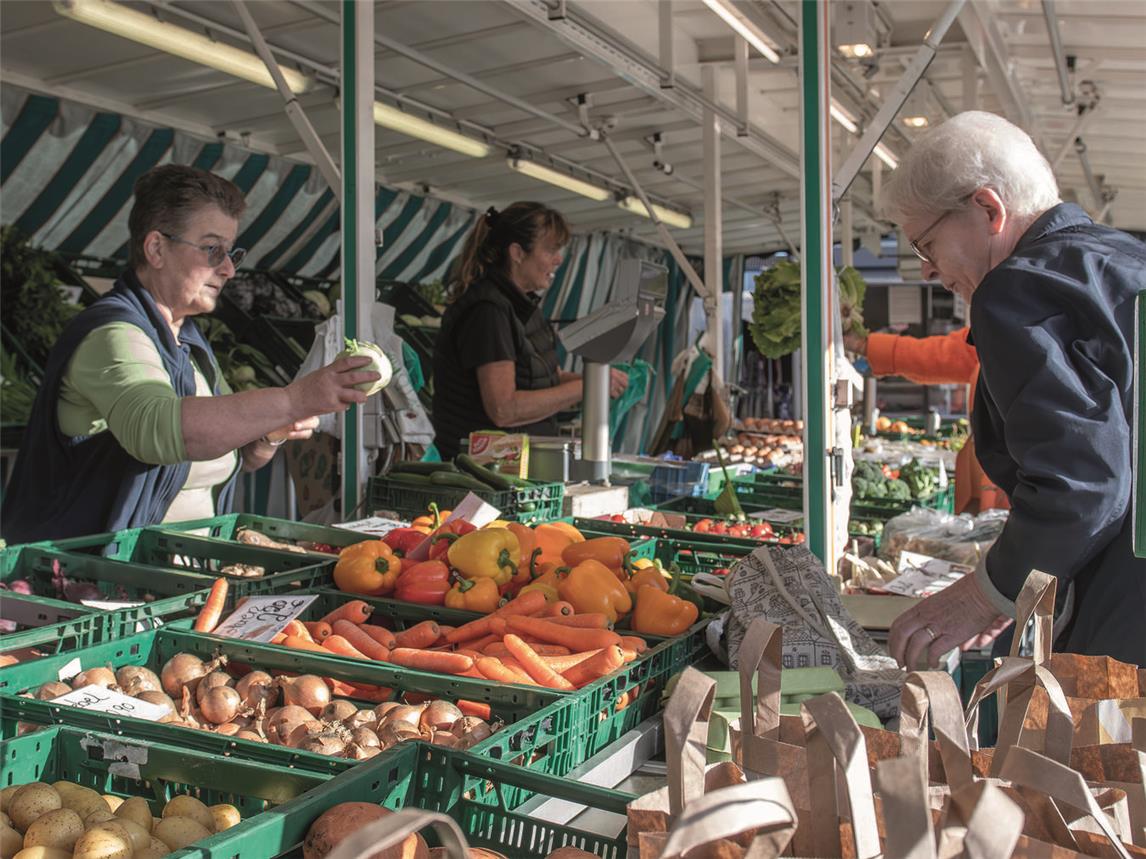 Coffeestop am Bahnhof und auf dem Wochenmarkt