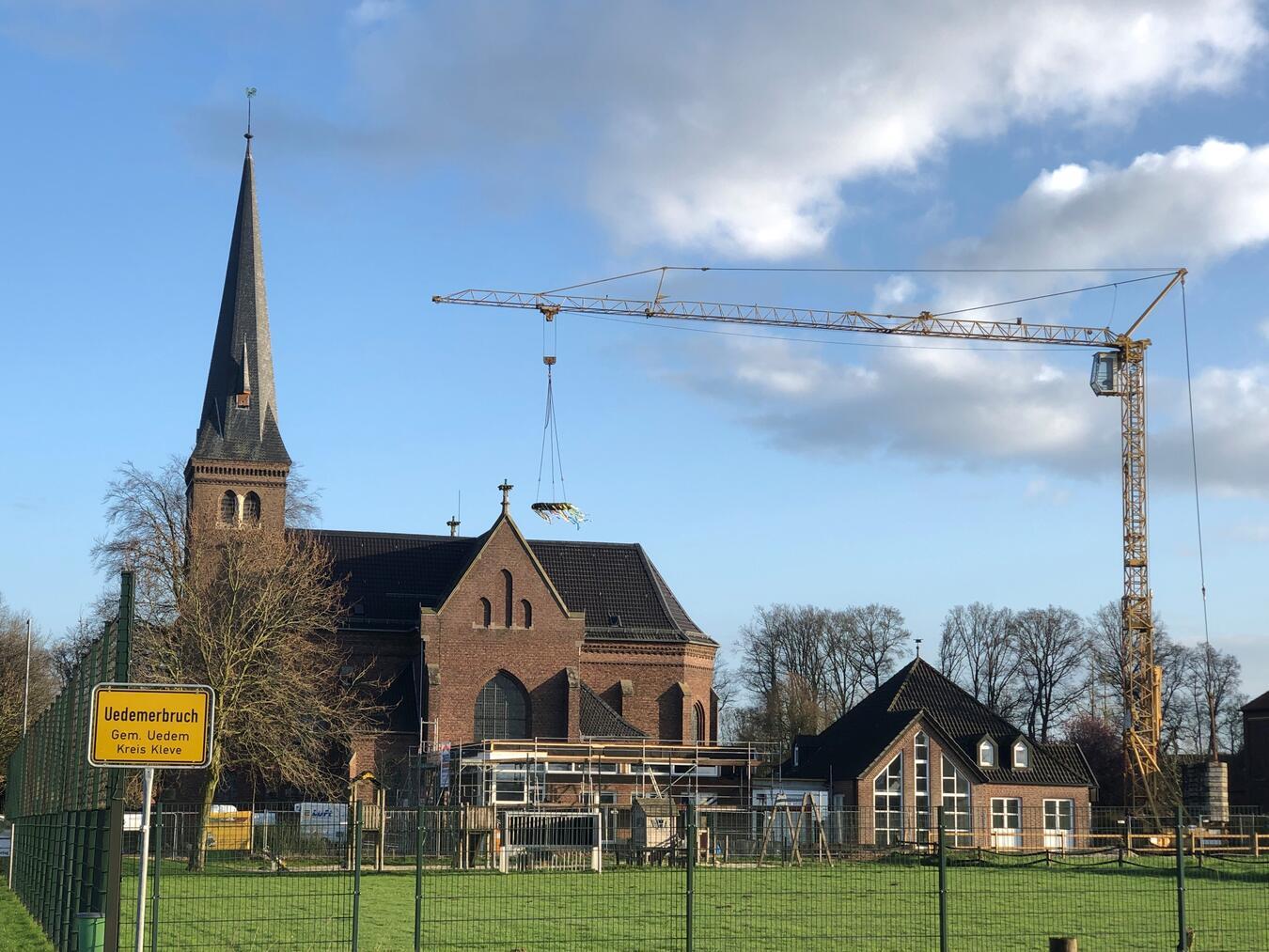 Dorfgemeinschaftshaus: Richtfest in Uedemerbruch 