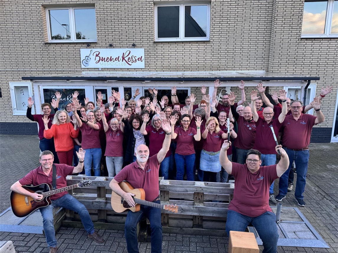 Bis zu 50 Sänger treten mit dem Buena Ressa Chor auf. Foto: Buena Ressa Music Club