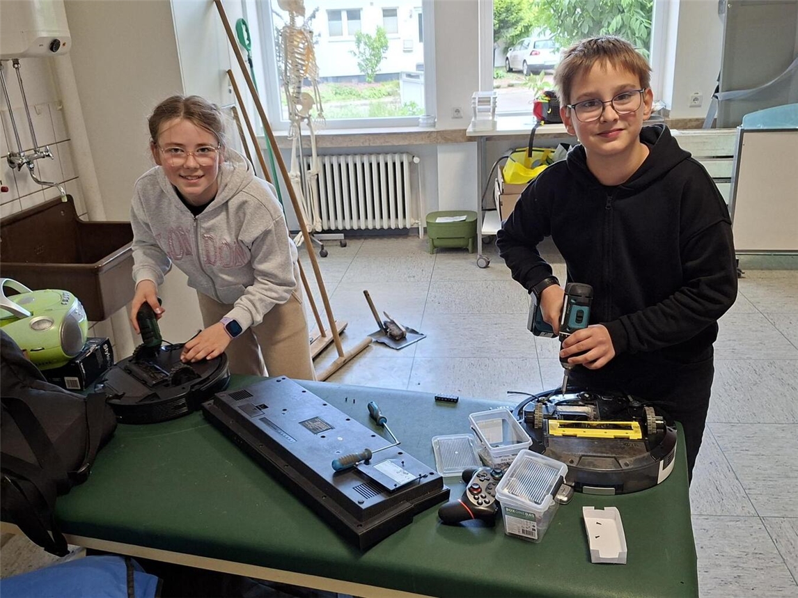 "Schüler sammeln Elektroschrott für Recycling-Wettbewerb, Realschule Sonsbeck, Kreis Wesel, bis 24. Mai"