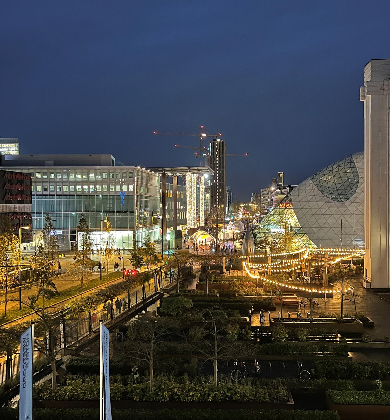 Blick aus dem Hotel auf die Innenstadt von Eindhoven.