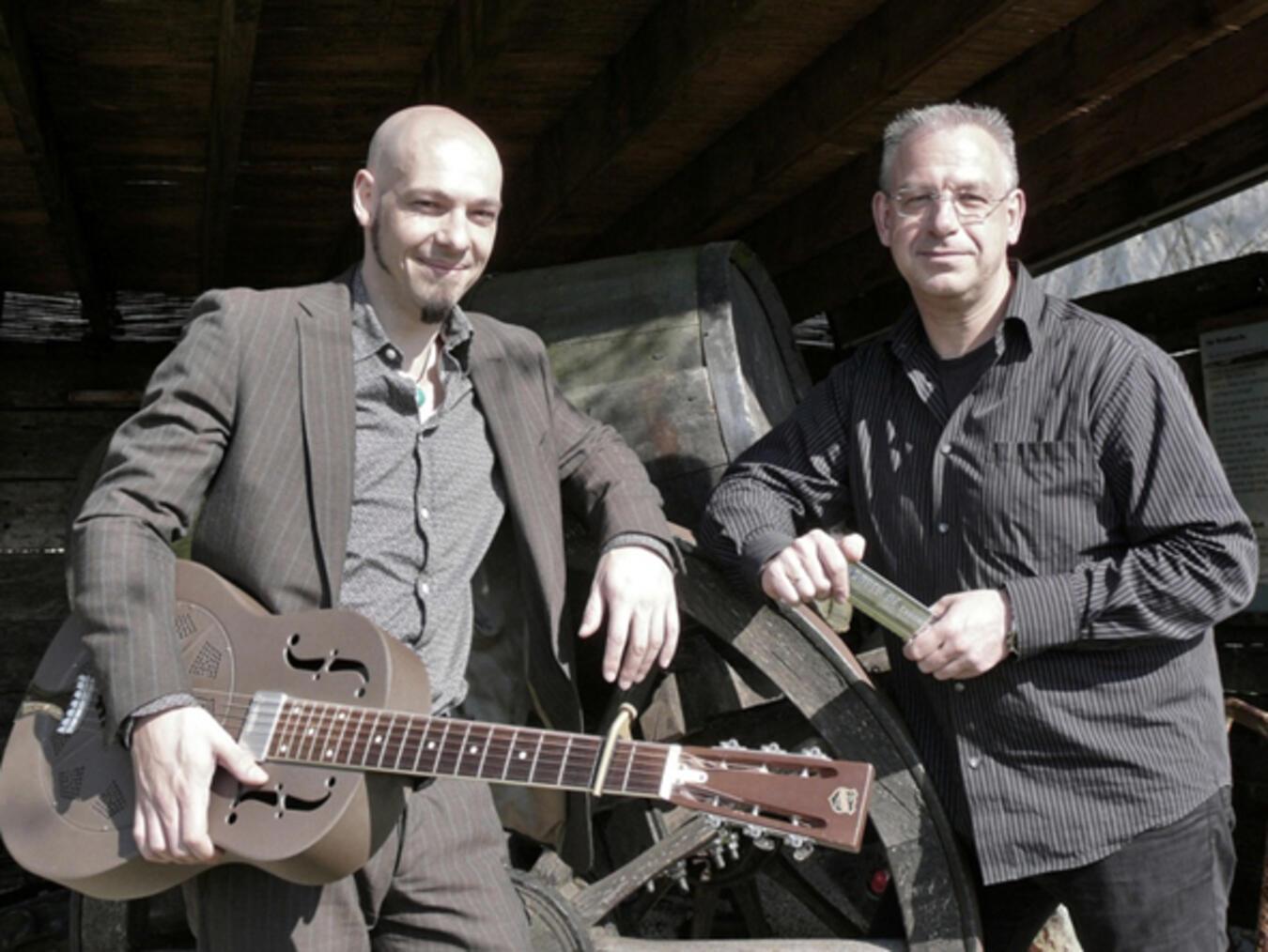 Blues-Duo: Reinhard Sämisch und Martin Hill gastieren am Samstag beim TIK in Emmerich.Foto: TIK Emmerich/Preacherman and Hills