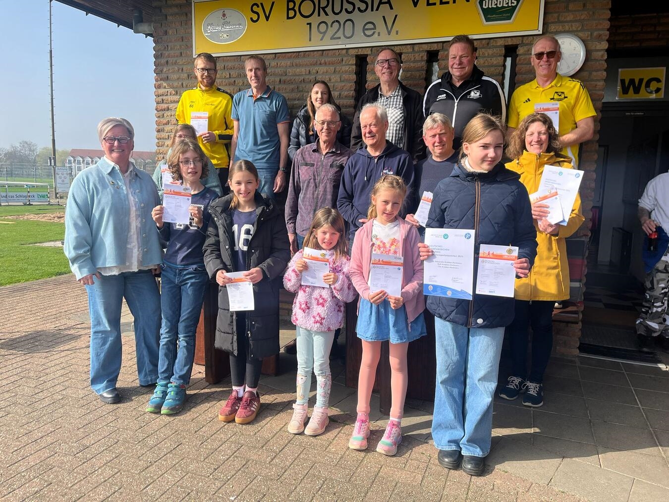 Borussia Veen verlieh wieder das Deutsche Sportabzeichen an stolze Mitglieder. Foto: Borussia Veen