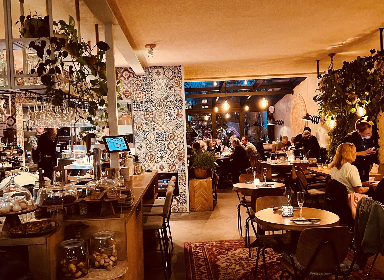 Bowls, Burger, Fingerfood und ausgefallene Cocktails: Die Pura Vida Foodbar in M...