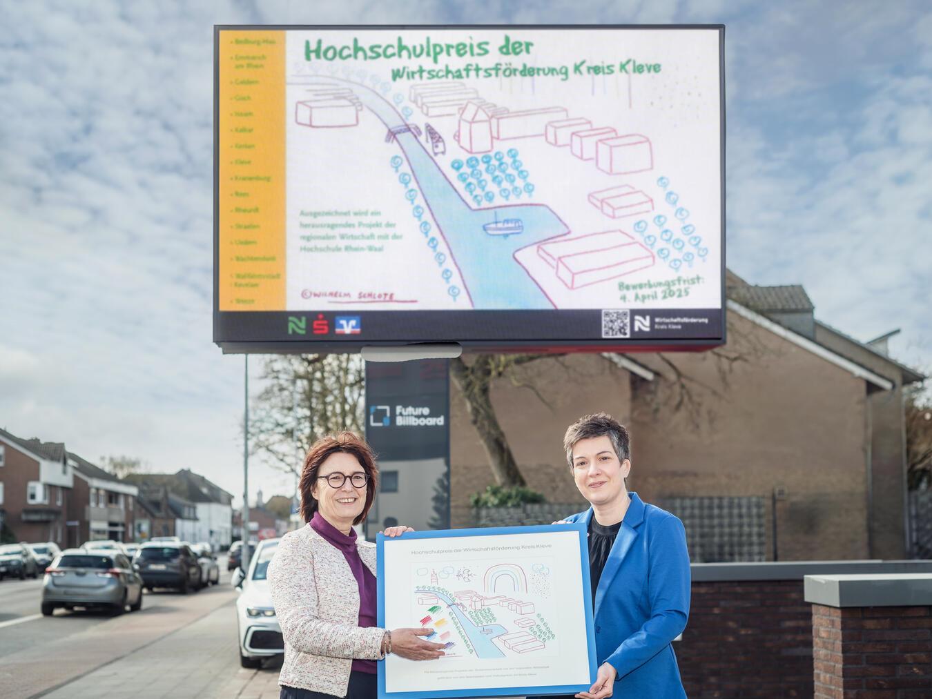 Brigitte Jansen (Geschäftsführerin Kreis-WfG, l.) und Nathalie Tekath-Kochs (Prokuristin Kreis-WfG) freuen sich auf zahlreiche Bewerbungen für den Hochschulpreis der Wirtschaftsförderung Kreis Kleve 2025. Foto: MVO