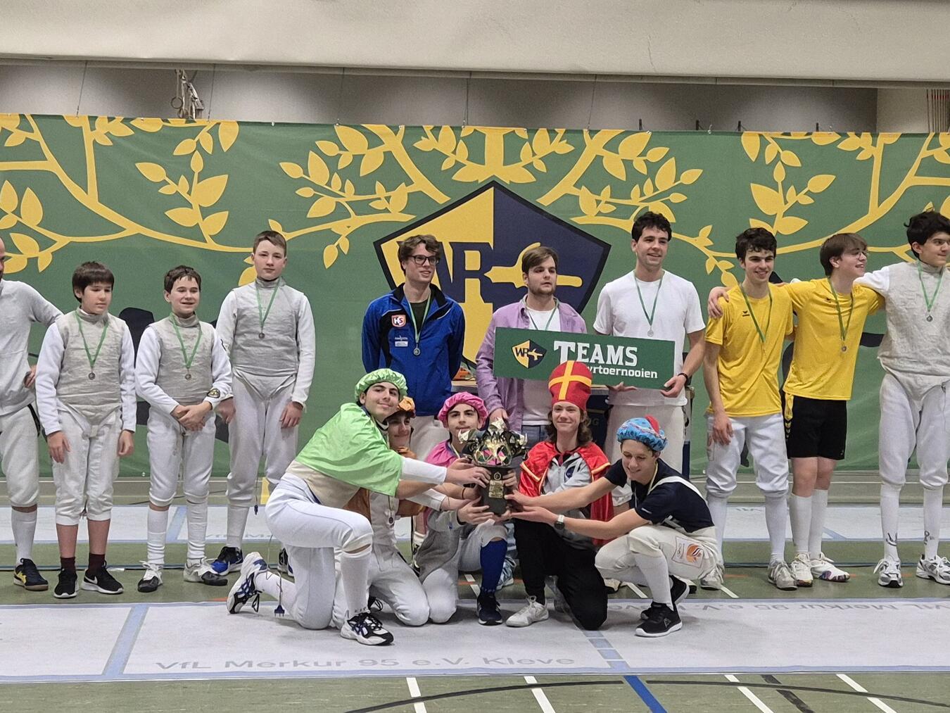 Bronze für das Klever Team Merkur 1 (l.). Foto: Fechtabteilung des VfL Merkur 95 Kleve