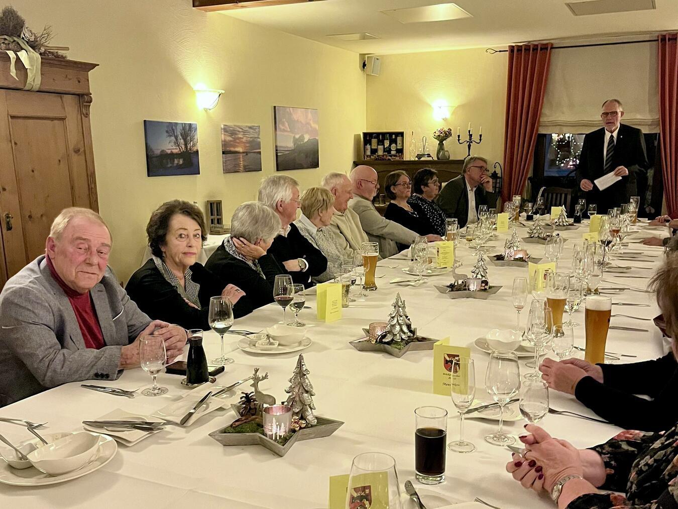 Brückenschluss zum Jahresabschluss: Der Traditionsverband der ehemaligen Emmericher Pioniere im Landhaus „Zu den drei Linden“. Foto: privat