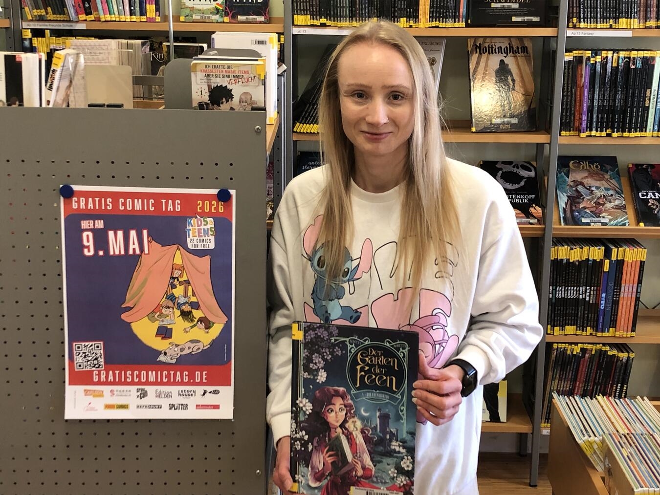 Elisabeth Habers begrüßt Comicfans in der Stadtbücherei Rees.