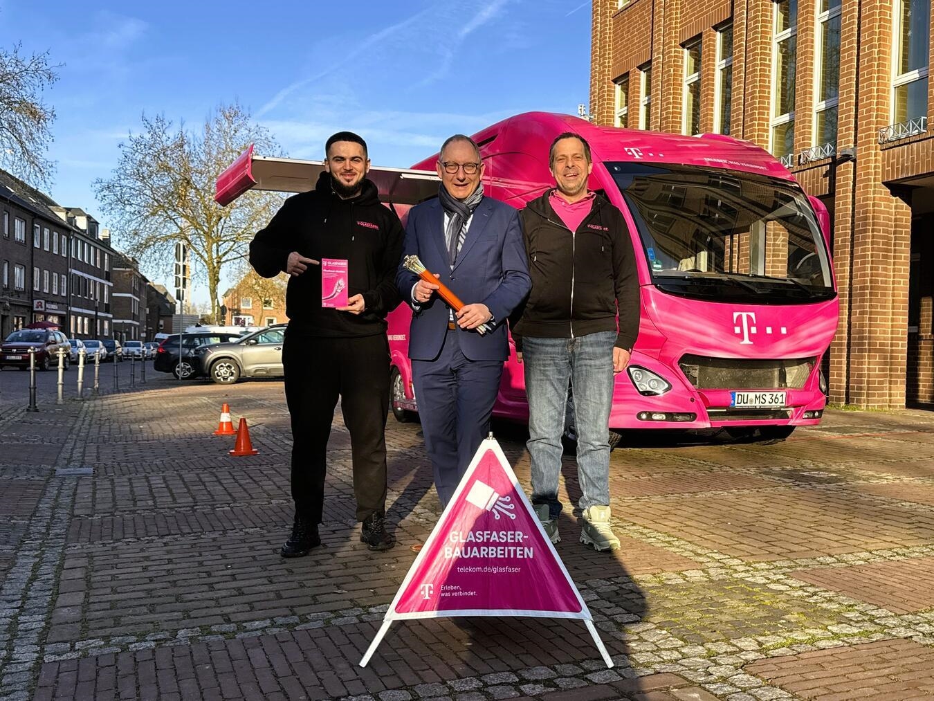 Bürger können sich aktuell über den Glasfaserausbau der Telekom in der Reeser Innenstadt informieren. Foto: Stadt Rees