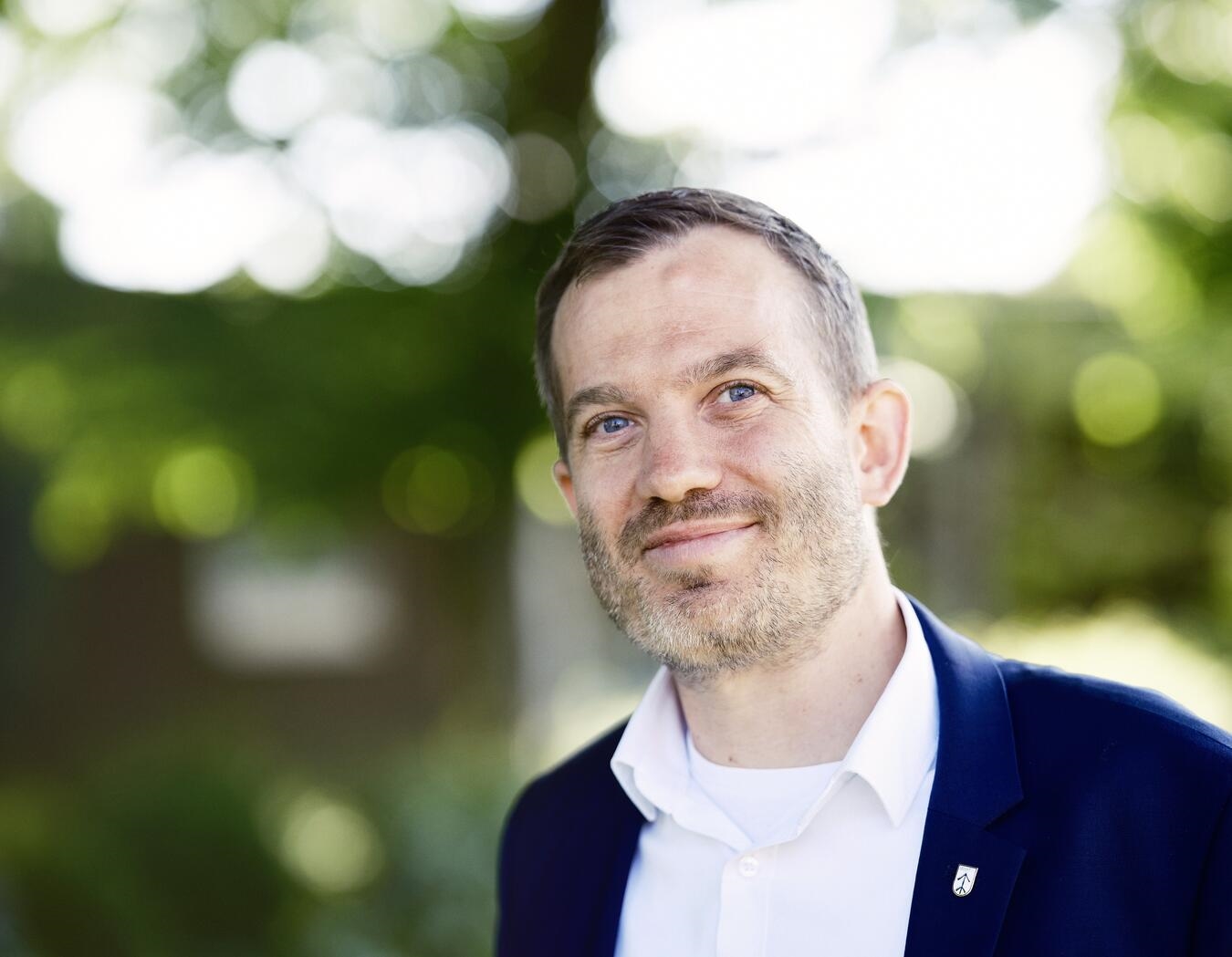 "Bürgermeister Bernd Kuse diskutiert mit jungen Straelenern über ihre Ideen und Wünsche. Foto: privat"