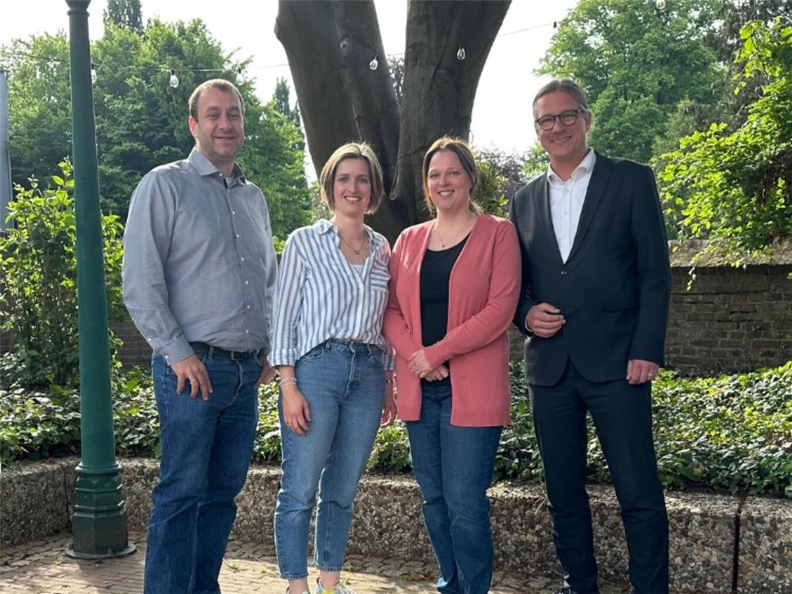 Bürgermeister Dr. Pichler (r.) und das Team der Wirtschaftsförderung freuen sich auf einen zauberhaften Abend. Foto: Wallfahrtsstadt Kevelaer