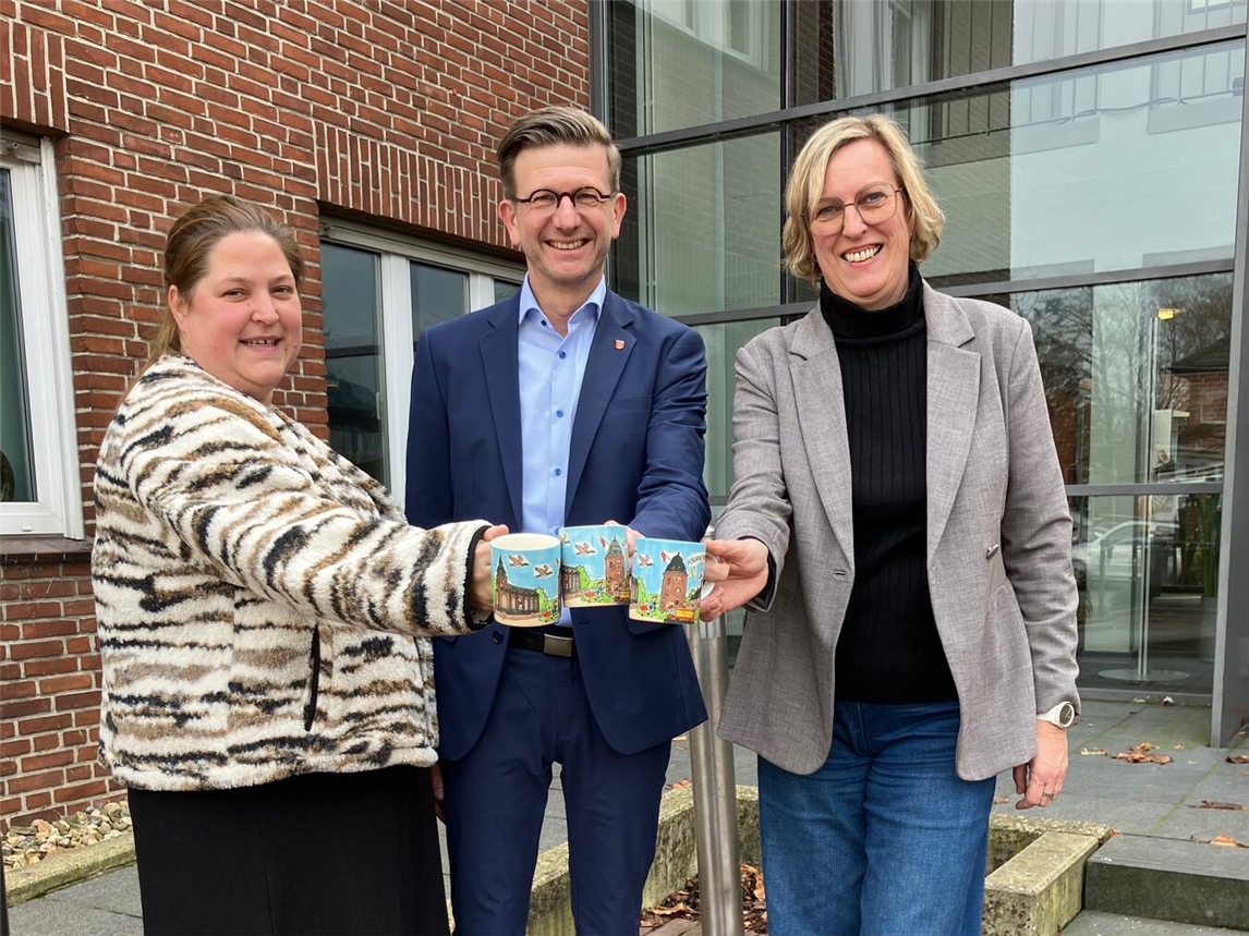 Bürgermeister Martin Kepser freut sich mit Anne Peimann (l.) und Silke Dückerhoff vom Team Tourismus und Kultur auf das neue Veranstaltungsformat im kommenden Jahr. Foto: Gemeinde Kranenburg