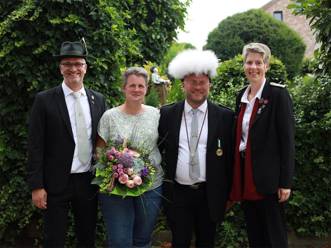 Bürgermeister Stephan Luyven, Königspaar Heinz-Peter und Daniela Litjes, Brudermeisterin Isabel Luyven, Königsschießen 2026.