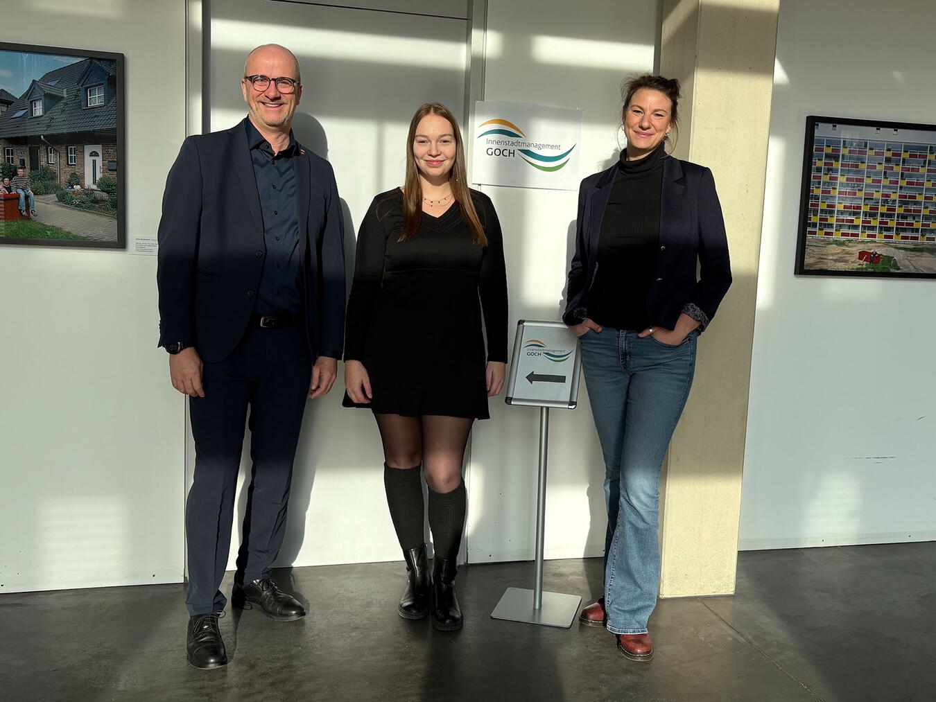 Bürgermeister Stephan Luyven sowie Lena König und Corinna Joppien vom Innenstadtmanagement (v.l.). Foto: Katrin Düngel