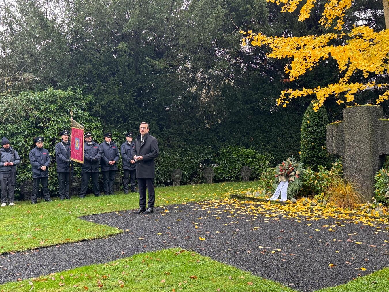 Bürgermeister Sven Kaiser hielt am Volkstrauertag eine Ansprache, in der er zum Frieden aufrief.Foto: Stadt Geldern/Geldern