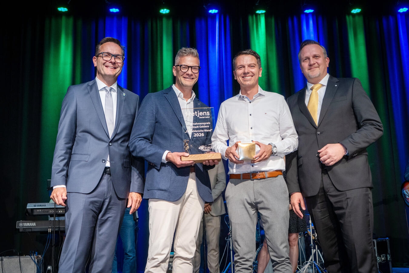 „Geldersche Wend“ für Eheleute Heix und Hetjens Dental-Labor "Bürgermeister Sven Kaiser überreicht Unternehmerpreis an Johannes Camp und Markus Hetjens in Geldern."