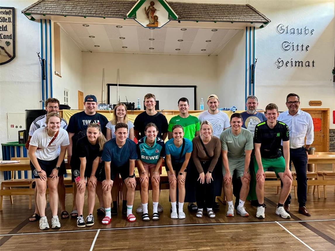 Bürgermeister Sven Kaiser (r.) besuchte das ältere und jüngere Lager im Sauerland. Foto: Stadt Geldern