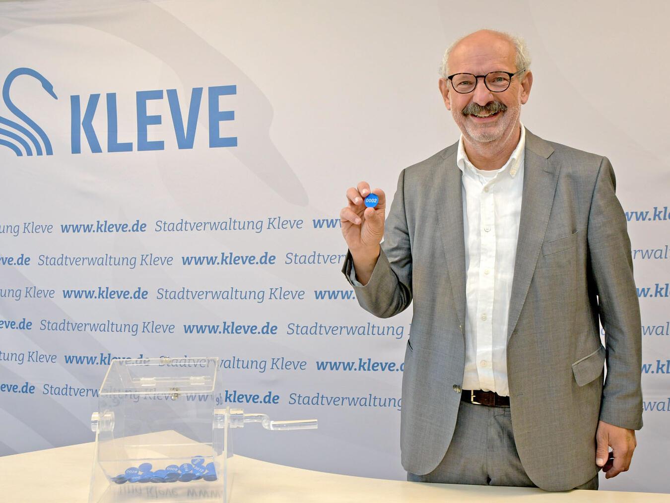 Bürgermeister Wolfgang Gebing zog die Chips.