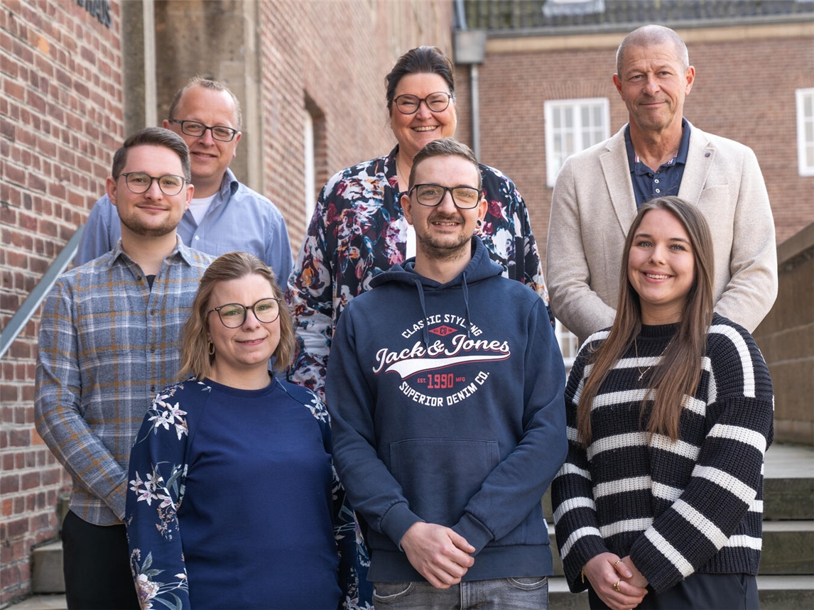 Bürgermeisterin gratuliert Absolventen der Fortbildung mit städtischem Ausbildungskoordinator und Personalrat in Emmerich.