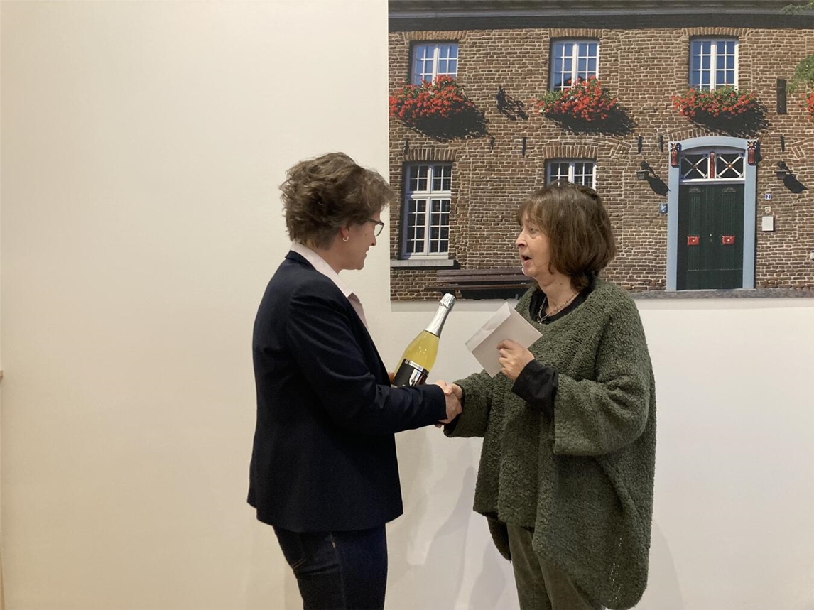 Bürgermeisterin Iris Itgenshorst verabschiedete Michaela Höning in den Ruhestand.Foto: Gemeinde Kerken