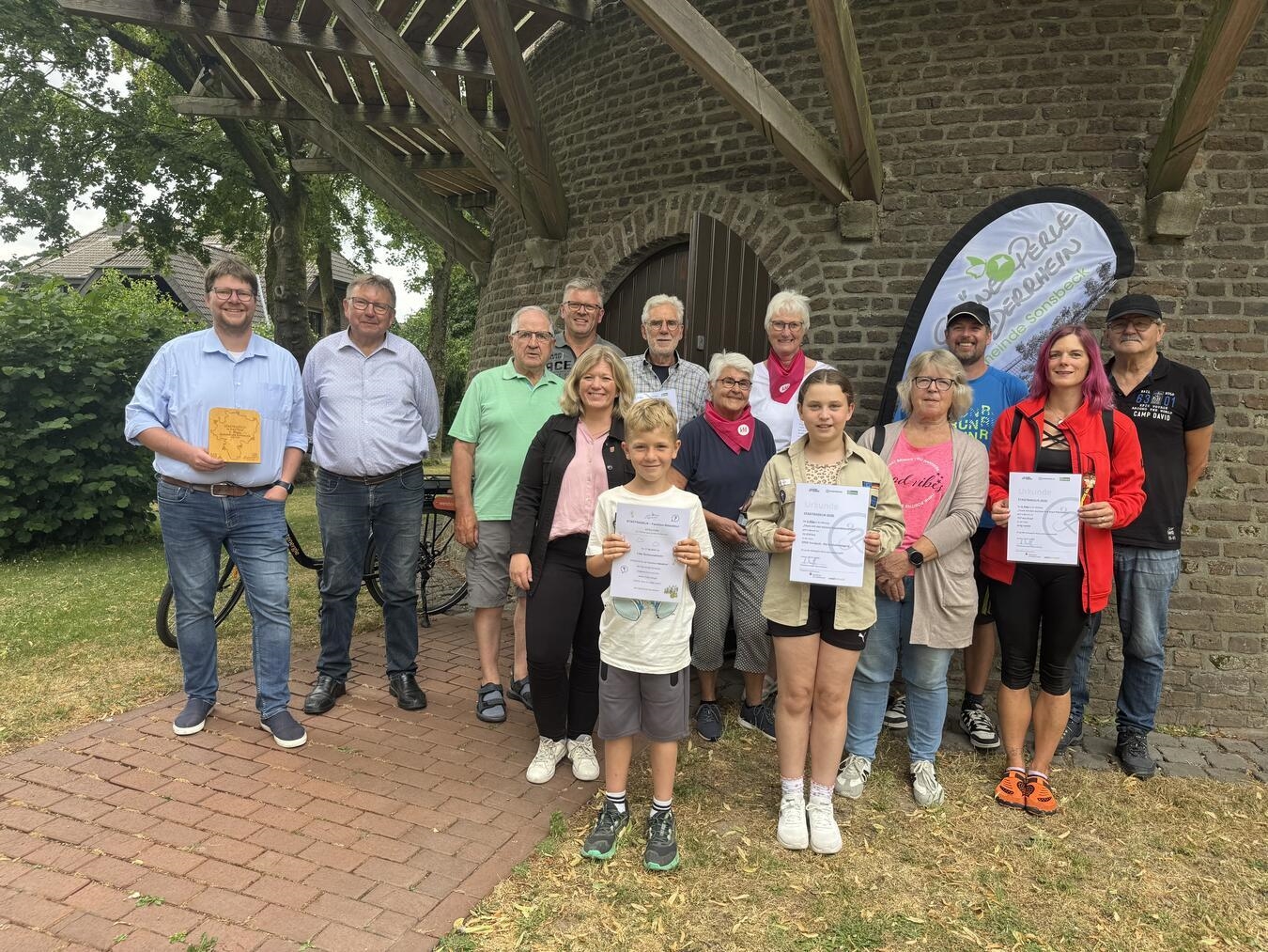 "Bürgermeisterin Nadine Bogedain ehrt Sieger, Preisverleihung in Sonsbeck, Foto: Gemeinde Sonsbeck"