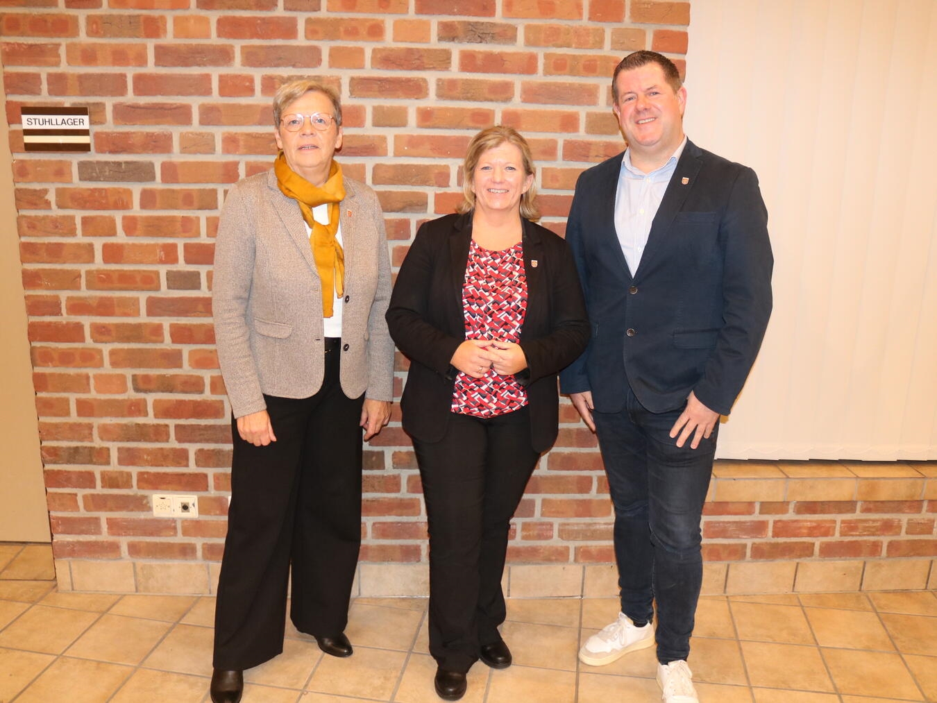 Bürgermeisterin Nadine Bogedain mit den neuen Ortsvorstehern Agnes Quinders und Heiko Gerritzen. Foto: Gemeinde Sonsbeck