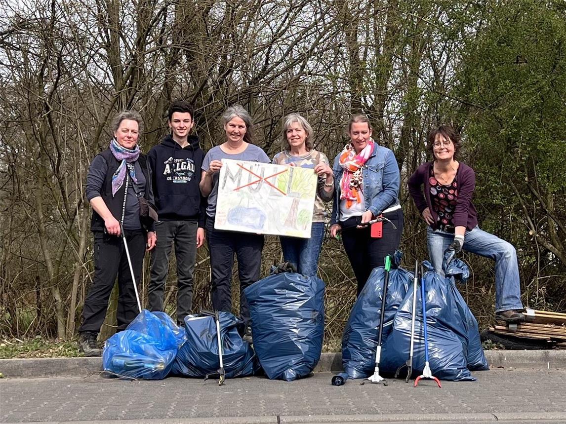 Bürgermeisterkandidatin Sabrina Kühle unterstützte die Aktion tatkräftig. Foto: privat