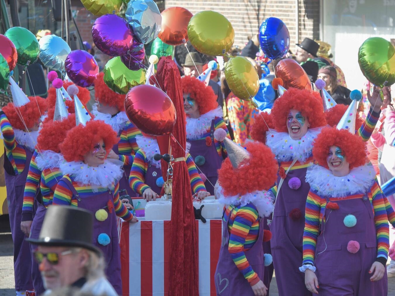 Bunt und fröhlich wird es in Keppeln bestimmt wieder! NN-Foto/Archiv: Gerhard Seybert