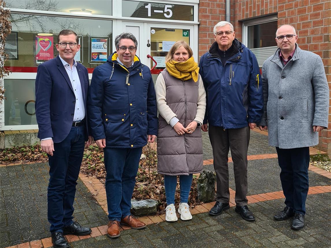 Caritasvorstand Karl Döring, CDU-Bundestagskandidat Stefan Rouenhoff, Vorstandsreferentin Jana Holtermann, CDU-Mitglied Gottfried Kassel und Caritasvorstand Stephan von Salm-HoogstraetenFoto: Caritasverband Geldern-Kevelae