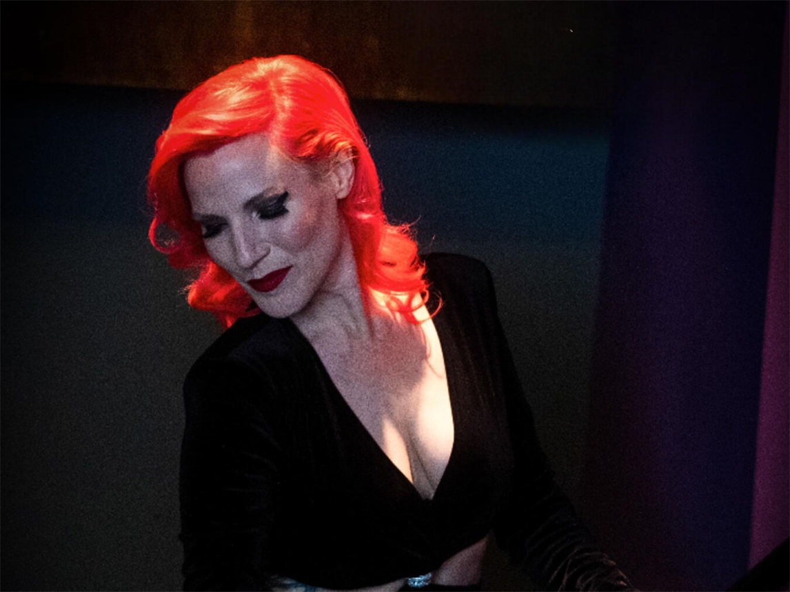 Cate Evens gestaltet den Chansonabend in Straelen. Foto: Sven Müller