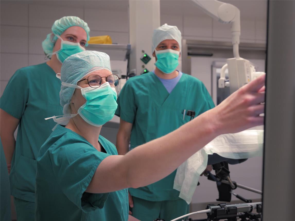 Chefärztin Teunette van der Graaf und ihr Team. Foto: Matthias Wiederstein