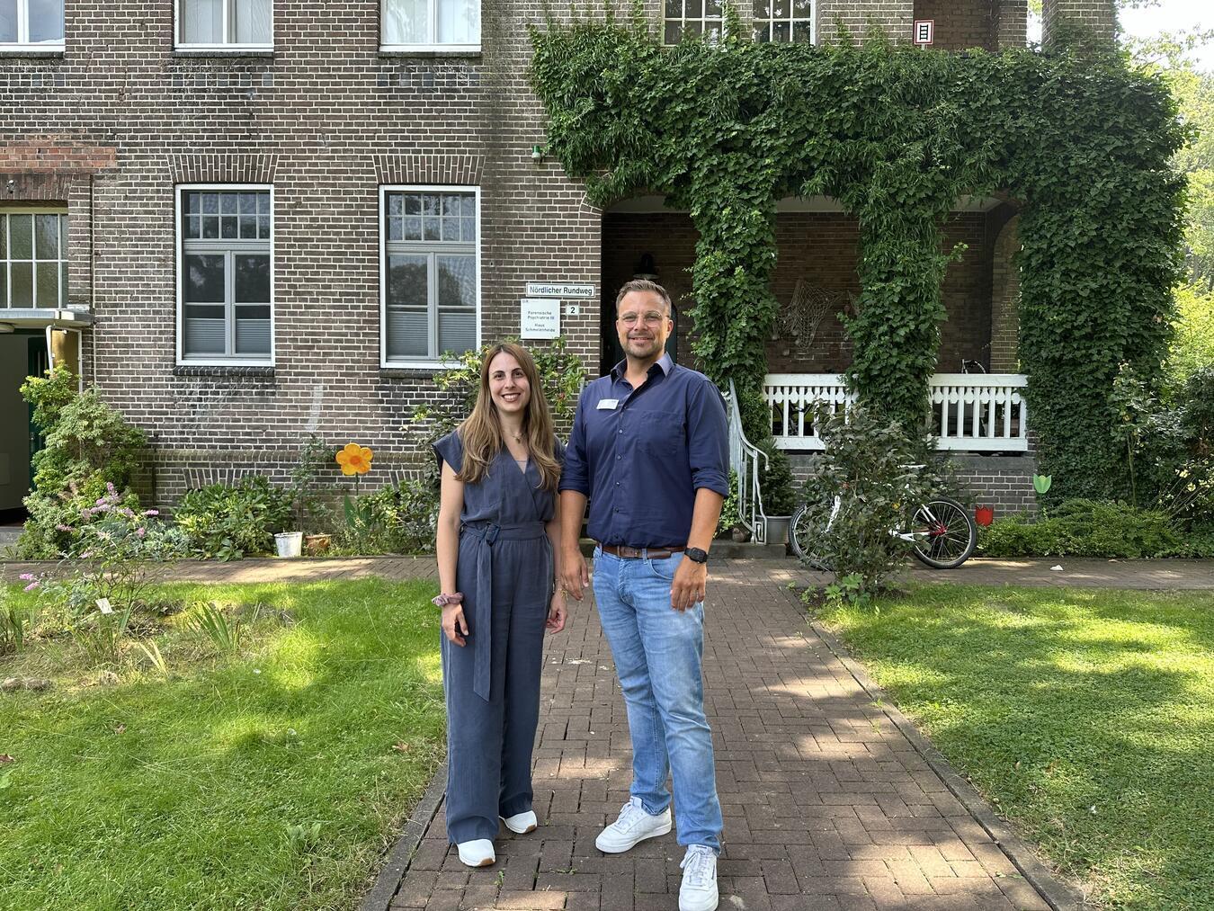 Den Forensik-Patienten Struktur und Halt geben Chefärztin Vivi Samara und Pflegedienstleiter Dennis Blum sind zuständig für acht Stationen und eine Ambulanz. Foto: LVR-Klinik Bedburg-Hau