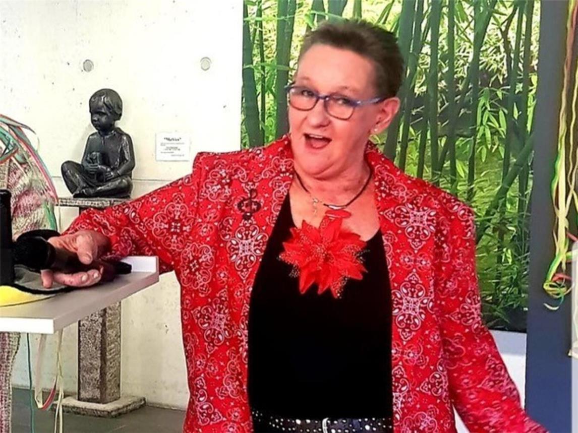 Christa Vergeer führt durch den Mitsing-Abend. Foto: privat
