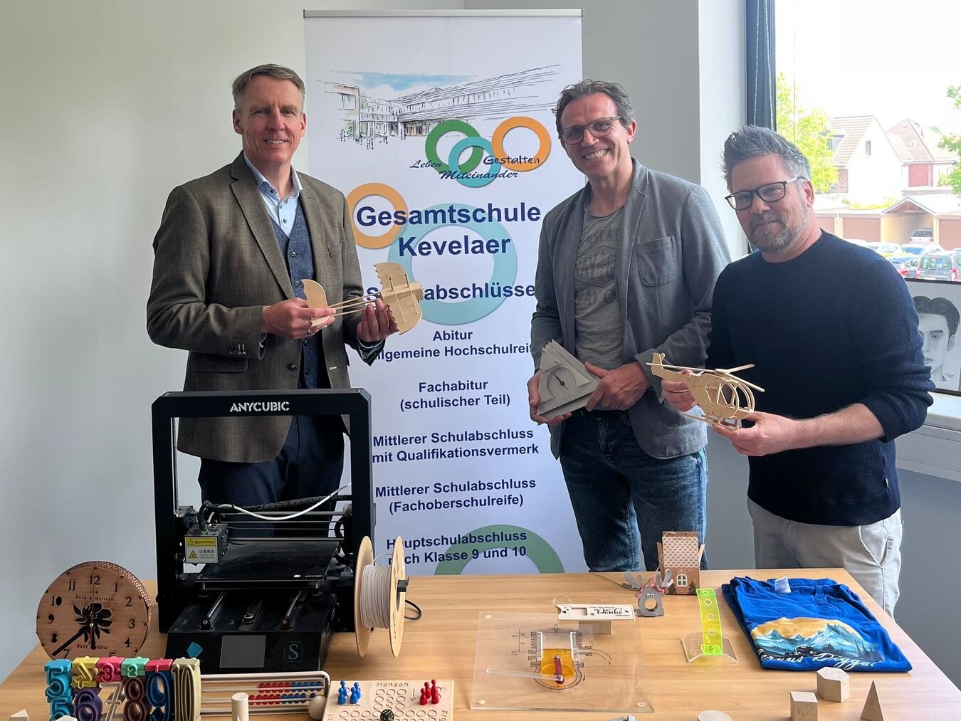 Christoph Feldmann, Frank Maubach und Thorsten Stern (v.l.n.r.) hoffen auf viele Partner für den Makerspace. Foto: Wallfahrtsstadt Kevelaer
