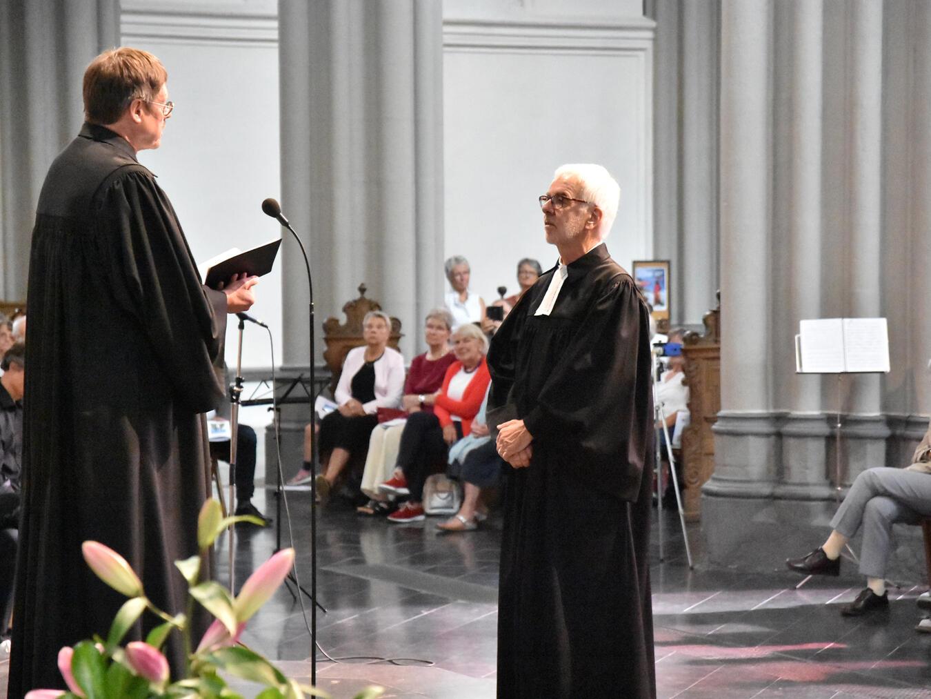 Christoph Pistorius, Vizepräses der Evangelische Kirche im Rheinland, entpflichtete Pfarrer Hans-Joachim Wefers.