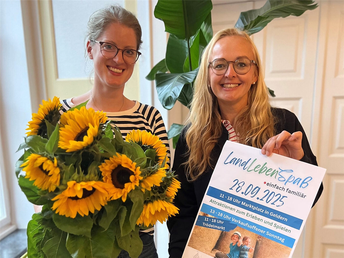 Citymanagerin Anne Klatt (l.) und Stadtwerke-Geschäftsführerin Jennifer Strücker freuen sich auf viele Besucher beim „LandLeben-Spaß.einfach familiär“ in Geldern.NN-Foto: Andrea Kempkens