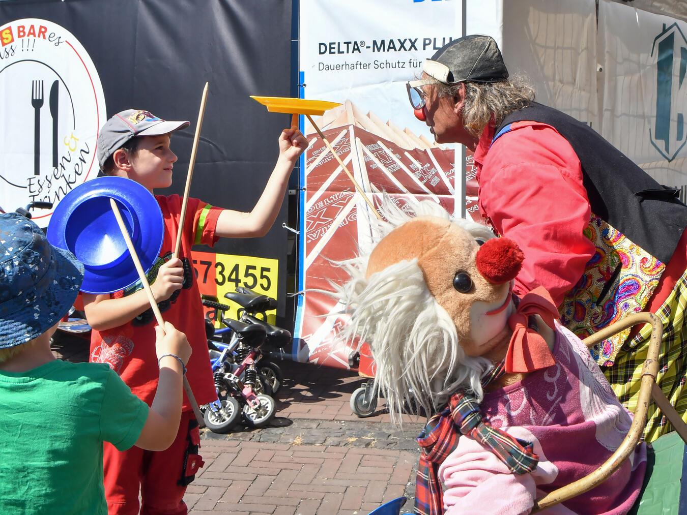 Clown Pepe sorgt für Spiel und Spaß in Nieukerk.