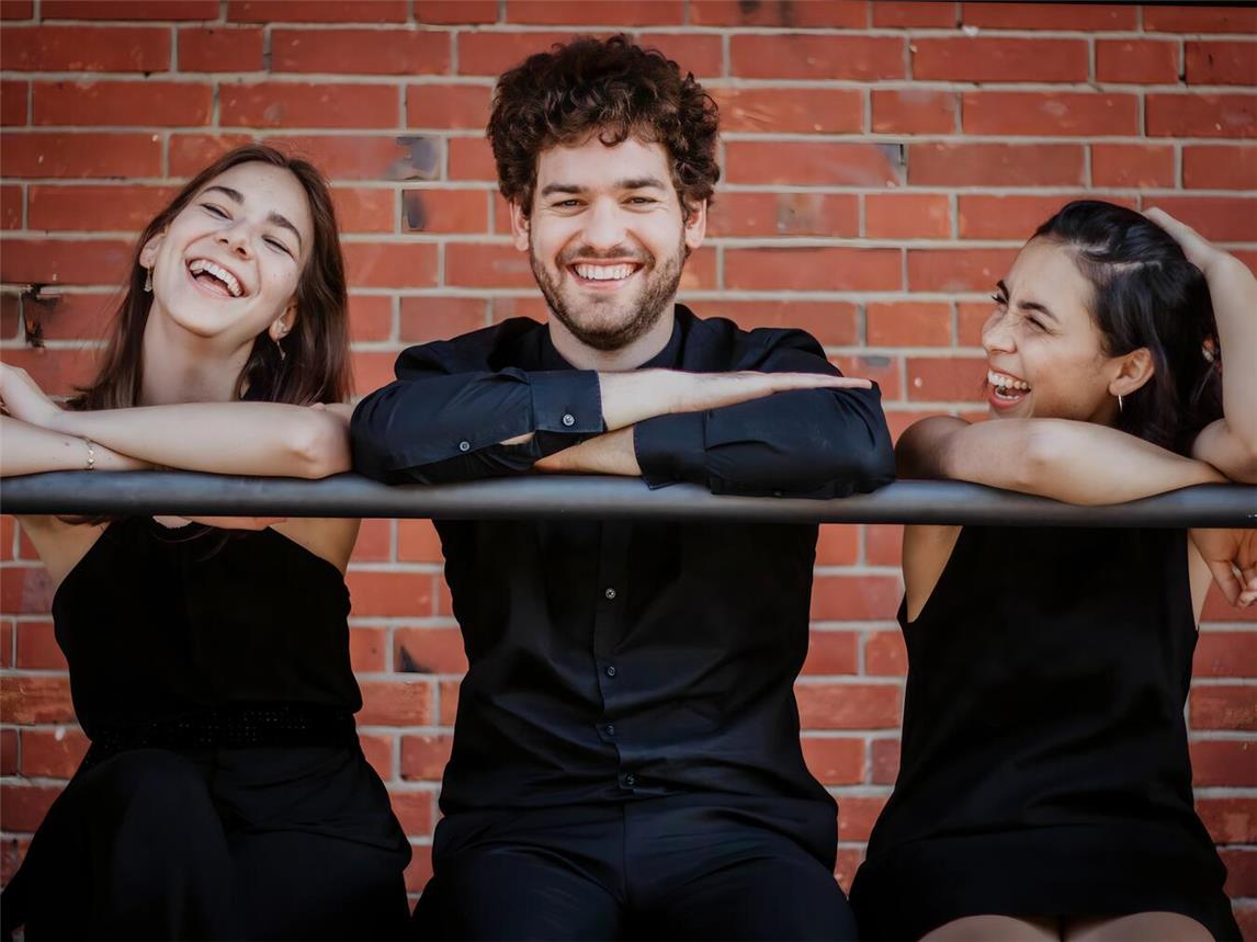 Cosima Federle, Jonas Haffner und Julika Hing (v. l.) sind Stipendiaten des Deutschen Musikwettbewerbs und geben in Kleve ihr Konzertdebüt. Foto: Claire Weber