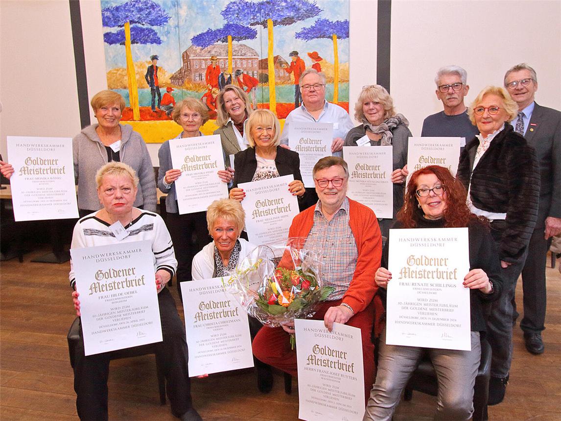 Dagmar Hendrix und Ralf Matenaer überreichten die Goldenen Meisterbriefe in Wachtendonk. NN-Foto: Theo Leie