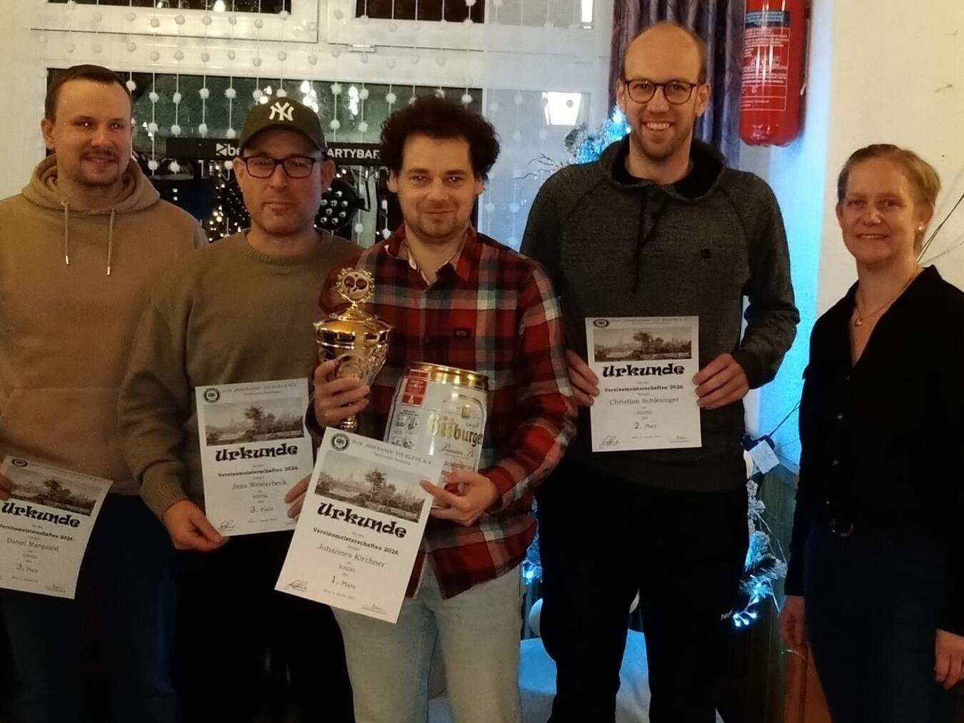 Daniel Marquard, Jens Westerbeck, Johannes Kirchner, Christian Schlesinger und Abteilungsleiterin Silke Braam (v.l.). Foto DJK Kleve