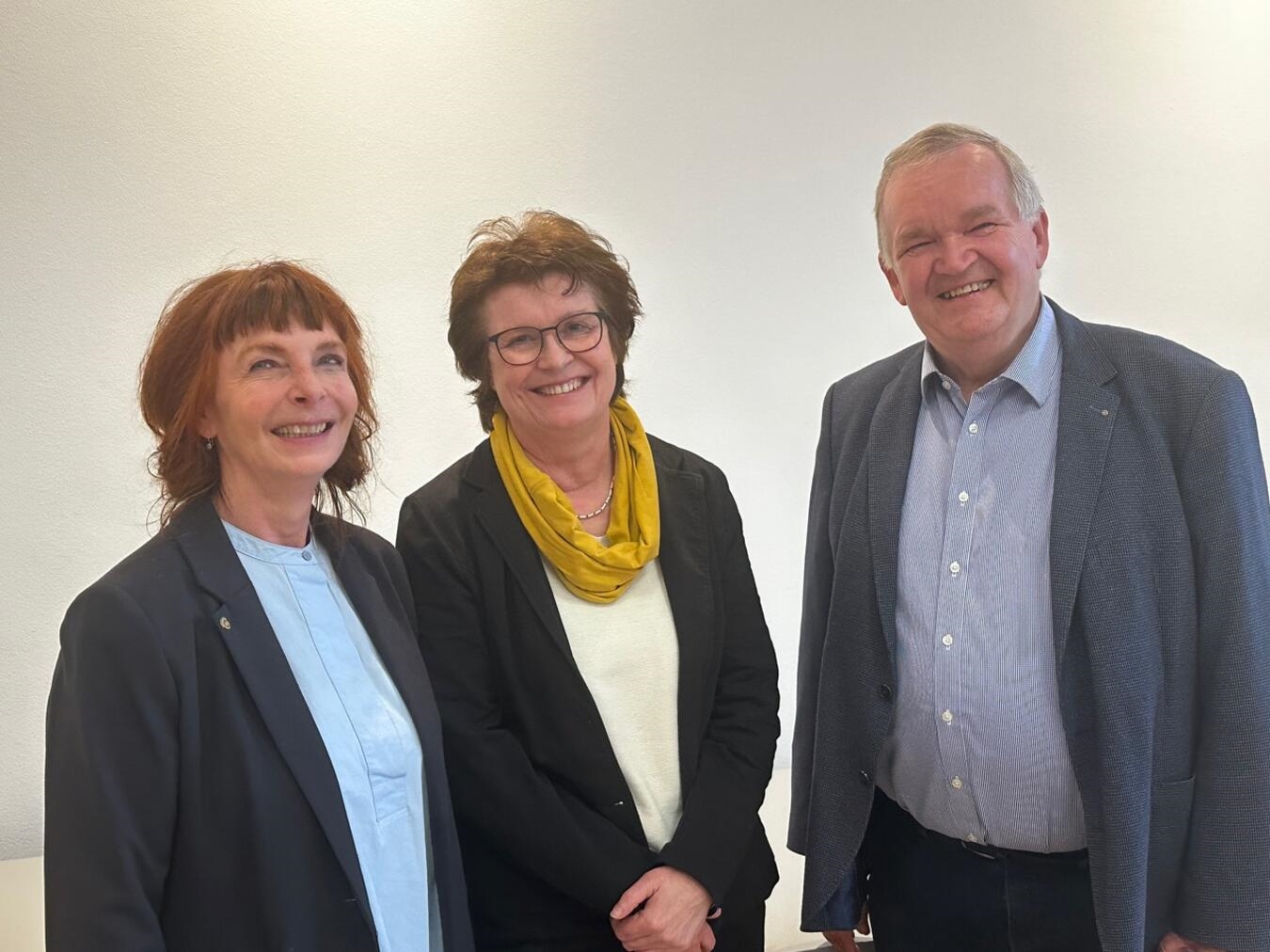 Daniela Müller, Sigrid Mölders und Hans Vlaskamp beim Rotary Club Treffen in Kleve-Schloß Moyland.
