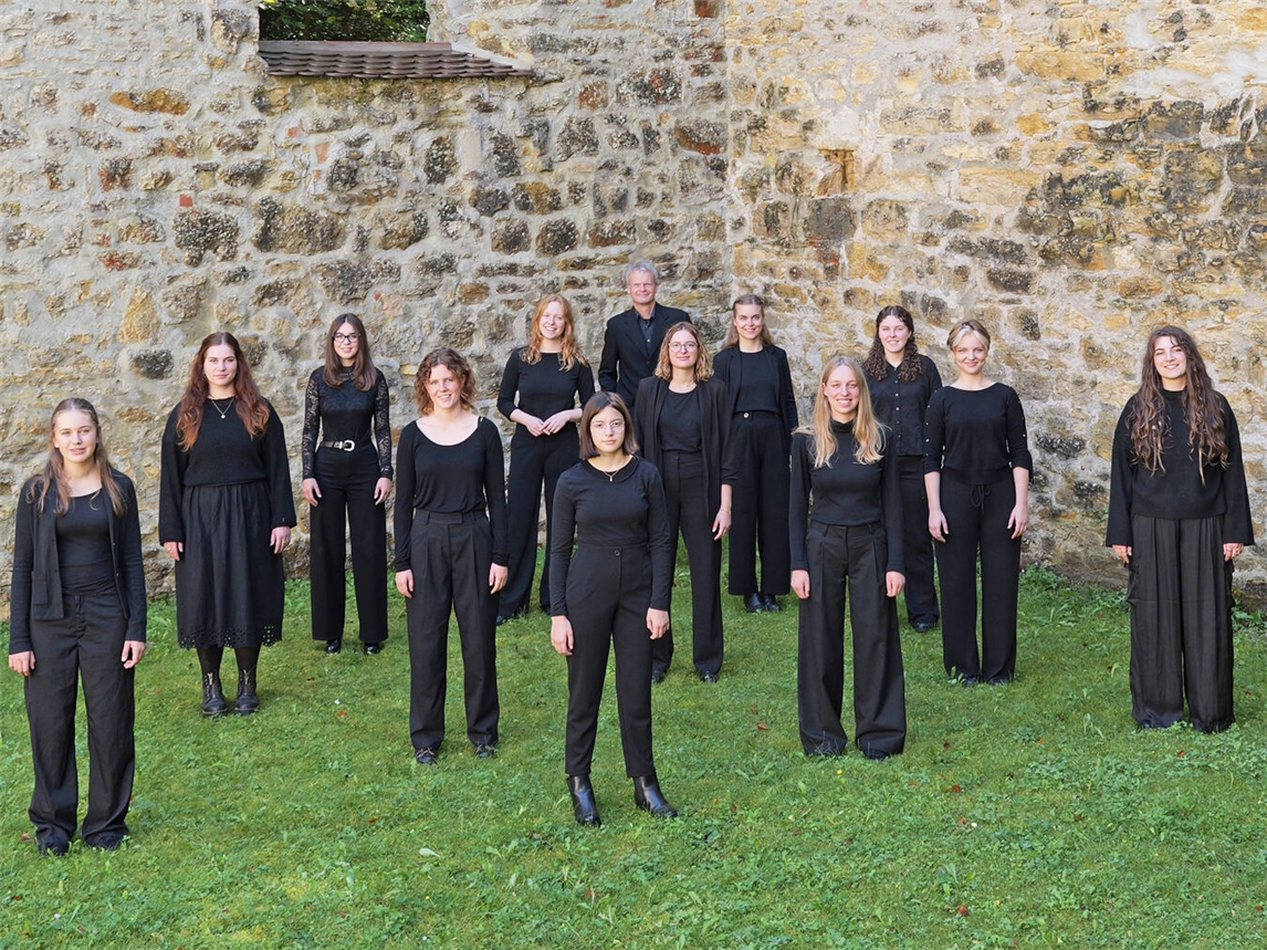 Das 16-köpfige Vokalensemble, der Mädchenchor Rottweil, kommt auf seiner aktuellen Herbst-Tour auch nach Emmerich. Foto: Baumgarten