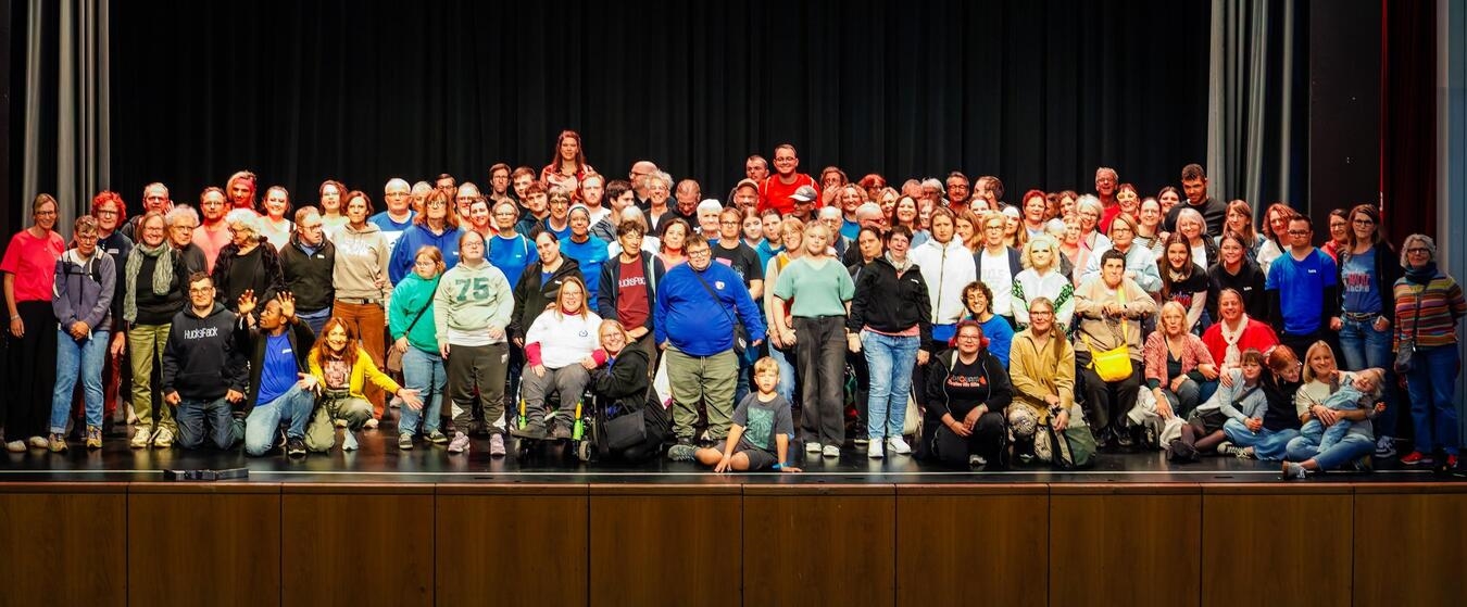 HuckePack in eine bessere Welt Das 2. Inklusive Amateurtheatertreffen NRW fand im Kevelaerer Konzert- und Bühnenhaus statt. Ein Ort, an dem Begegnung und Inklusion in wunderbarer Atmosphäre gelebt worden sind. Foto: privat