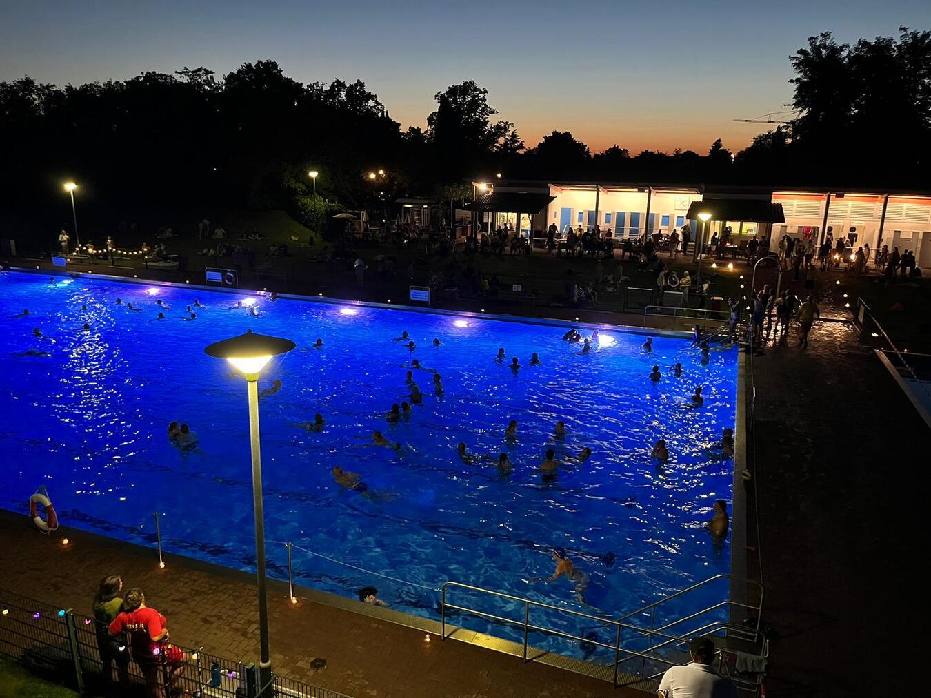 Das Abendschwimmen geht bis 23 Uhr. Foto: © Wallfahrtstadt Kevelaer 